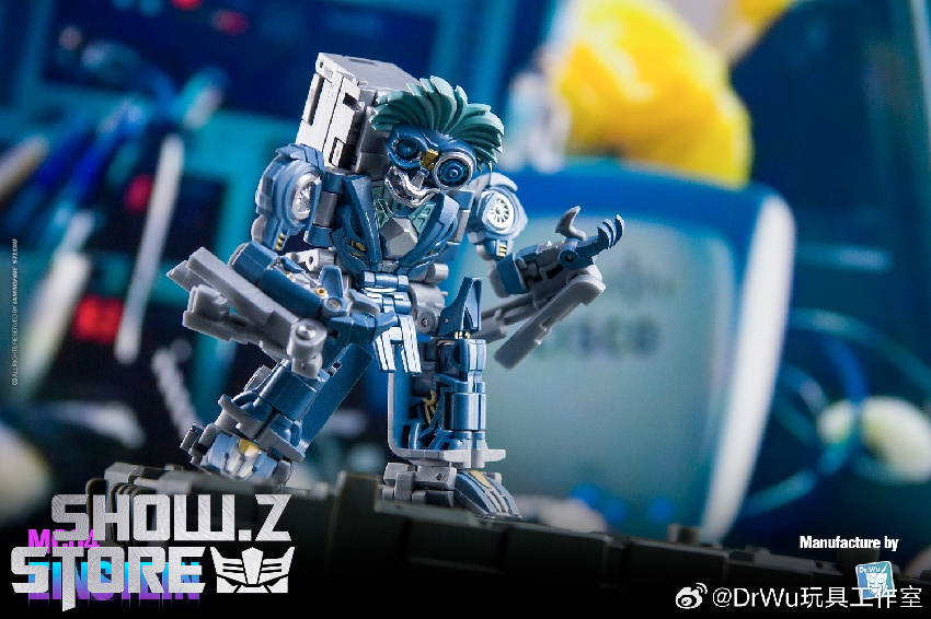 MC04 Einstein Brains Transformer showing detailed mechanical construction MC04 Einstein Brains Transformer showing detailed mechanical construction