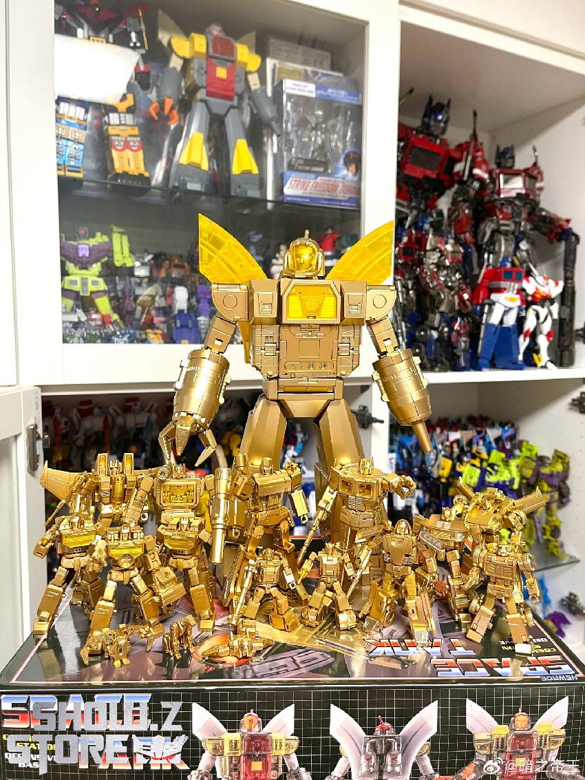 Harry Prowl golden version transformation figure advanced poseable robot Harry Prowl golden version transformation figure advanced poseable robot
