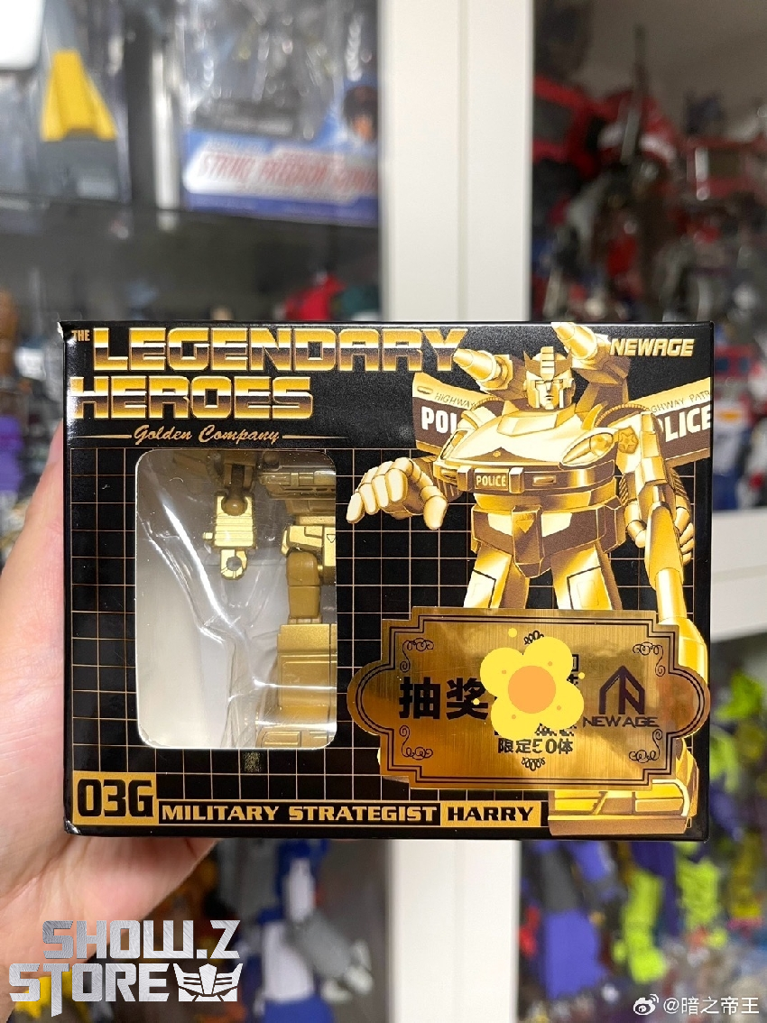 Deluxe golden robot collectible with detailed mechanical engineering design Deluxe golden robot collectible with detailed mechanical engineering design