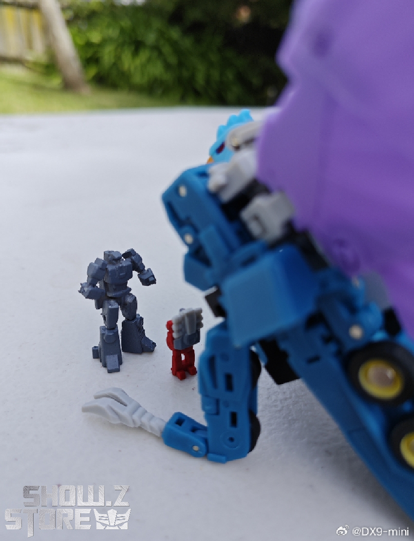 DX9 robot transformer in detailed gray and blue form DX9 robot transformer in detailed gray and blue form