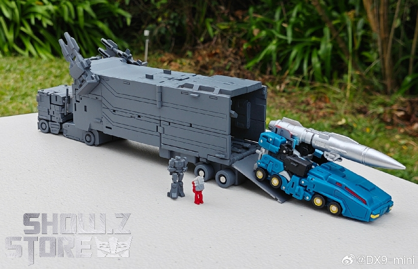 DX9 gray transformer robot showing detailed mechanical parts DX9 gray transformer robot showing detailed mechanical parts
