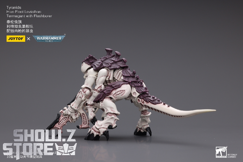Warhammer 40000 alien warrior with spiked armor and menacing weapon tentacles Warhammer 40000 alien warrior with spiked armor and menacing weapon tentacles
