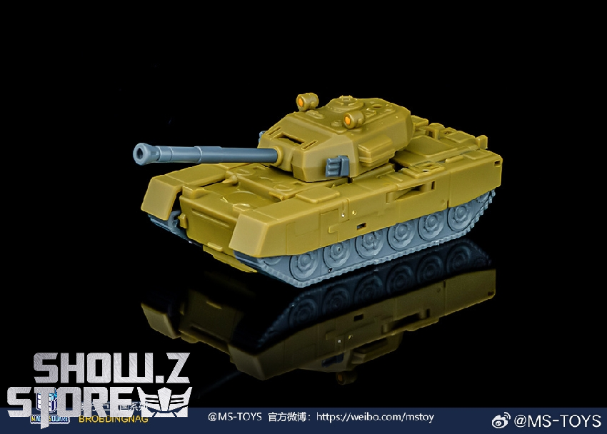 Yellow and blue tank form with rotating turret in vehicle mode Yellow and blue tank form with rotating turret in vehicle mode