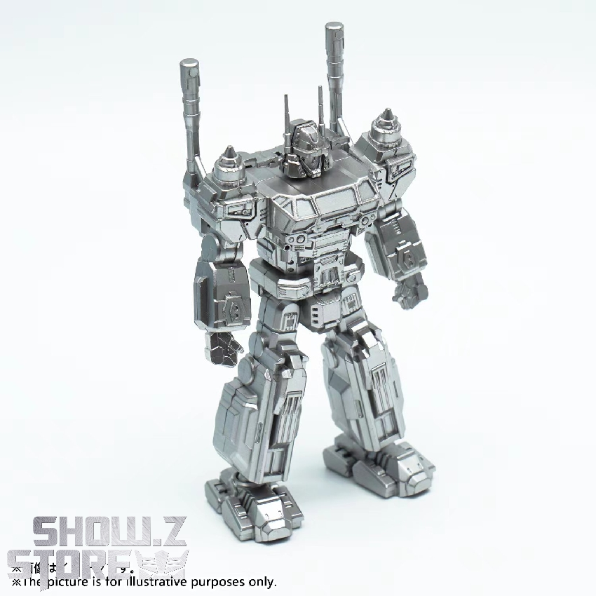 Diaclone Robot Base GX Keychain in metallic silver with articulated joints Diaclone Robot Base GX Keychain in metallic silver with articulated joints