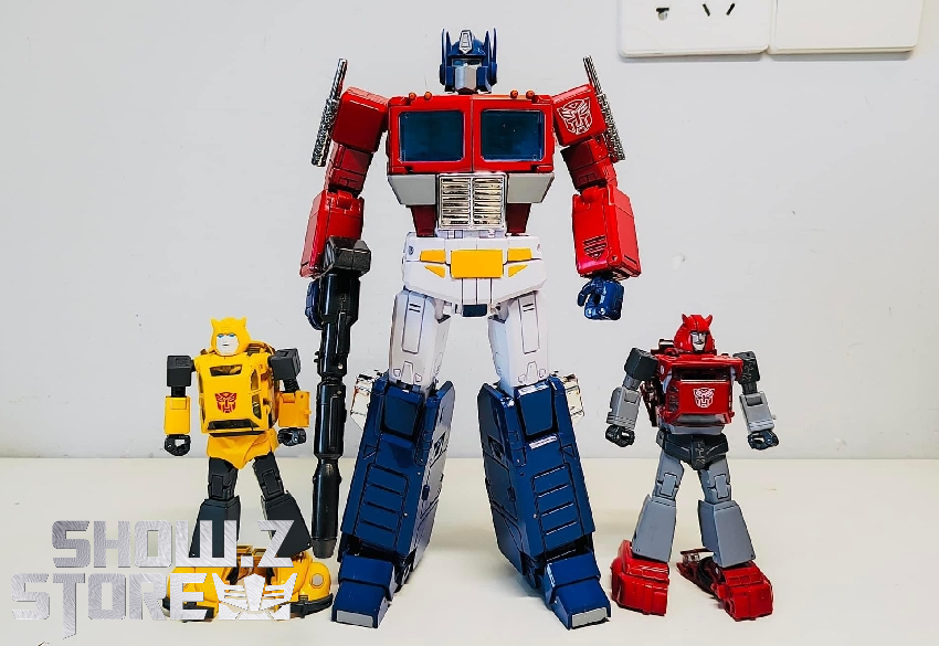 Cliffjumper Masterpiece dynamic front-facing standing pose display Cliffjumper Masterpiece dynamic front-facing standing pose display