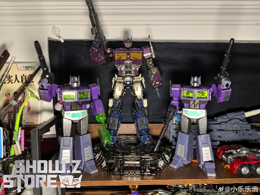 Complete collector figure showing premium build quality and articulation capabilities Complete collector figure showing premium build quality and articulation capabilities