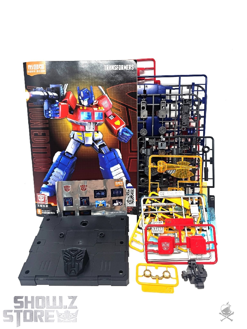Figure displayed with extensive accessory loadout and transformation kit Figure displayed with extensive accessory loadout and transformation kit