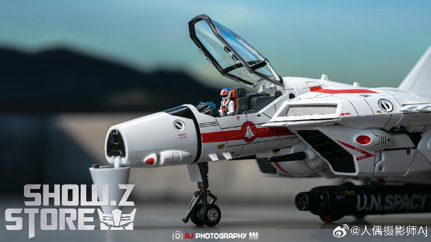Robotech VF-1J Veritech Rick Hunter robot fighter jet mode Robotech VF-1J Veritech Rick Hunter robot fighter jet mode