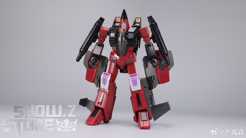 Dynamic pose of Decepticon Thrust with extended jet wings and weapons displayed Dynamic pose of Decepticon Thrust with extended jet wings and weapons displayed