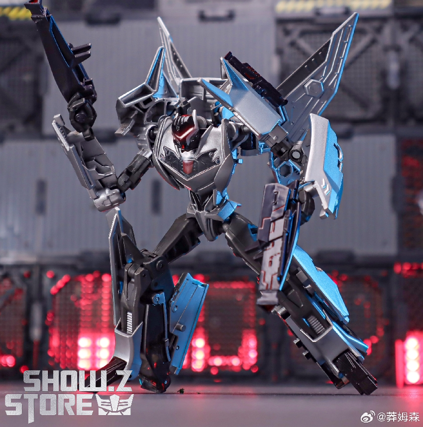 APC Toys Galaxy Mob Airgeneral Vehicon Silver robot with sword outdoor APC Toys Galaxy Mob Airgeneral Vehicon Silver robot with sword outdoor