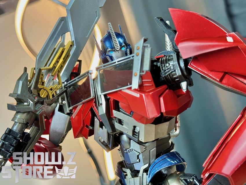 Iron Warrior Leader DLX Optimus Prime gold accessories detail Iron Warrior Leader DLX Optimus Prime gold accessories detail