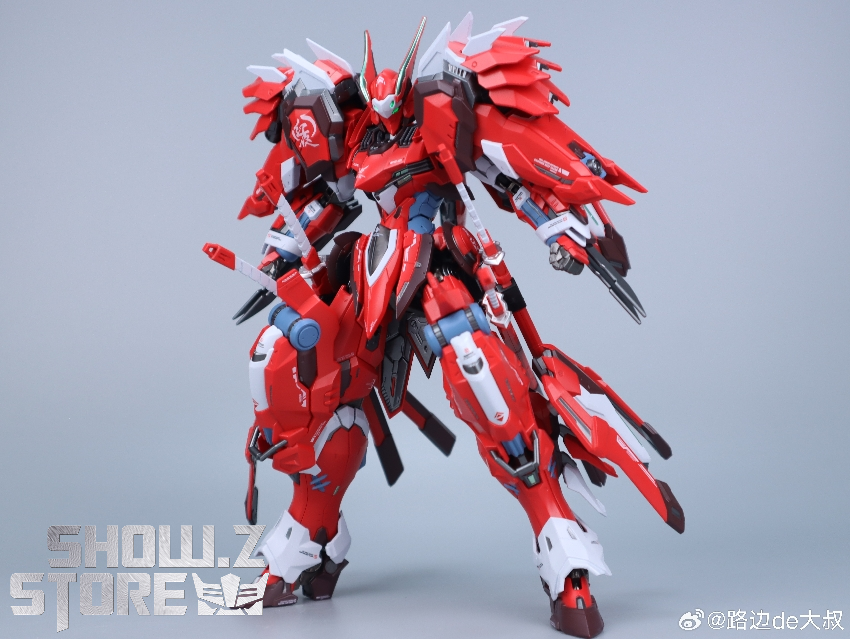 CangDao Model 1/100 DSK-02 Kainar full armor dussack red robot pose CangDao Model 1/100 DSK-02 Kainar full armor dussack red robot pose