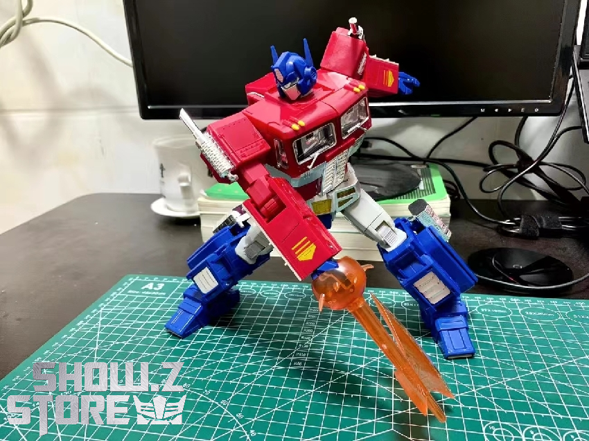 4th Party MP-10 Optimus Prime truck robot multiple weapons equipped 4th Party MP-10 Optimus Prime truck robot multiple weapons equipped