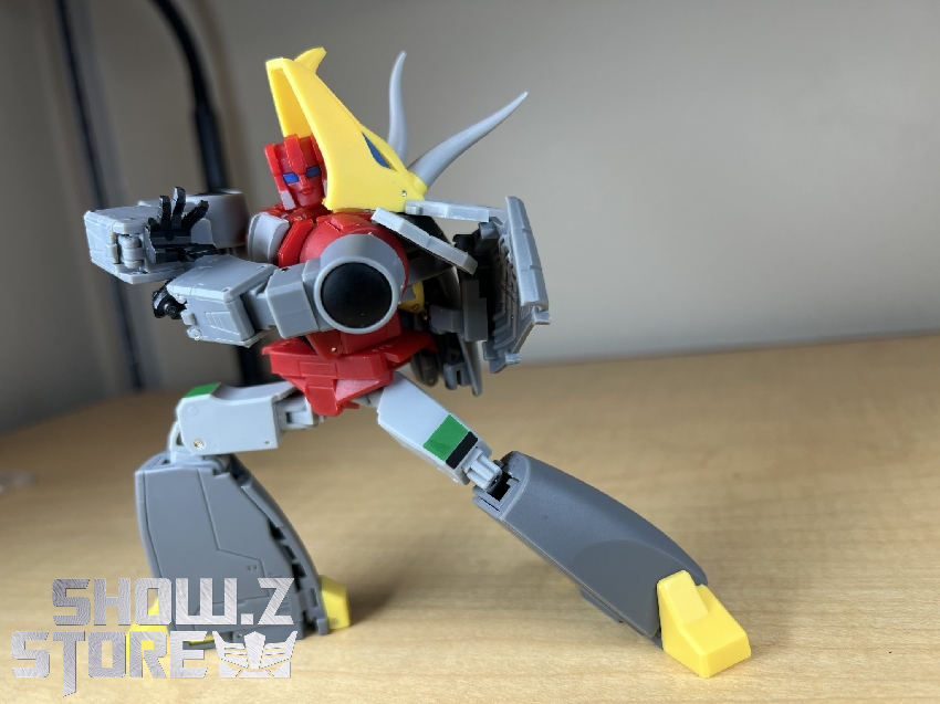 Dynamic pose of Slag transformation robot with extended weaponry Dynamic pose of Slag transformation robot with extended weaponry