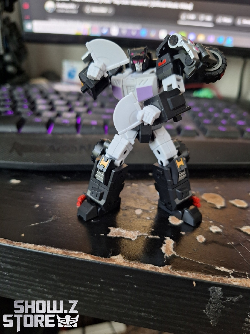 Mastermind Creations R-28 Reformatted Tyrantron Megatron fully equipped robot mode Mastermind Creations R-28 Reformatted Tyrantron Megatron fully equipped robot mode