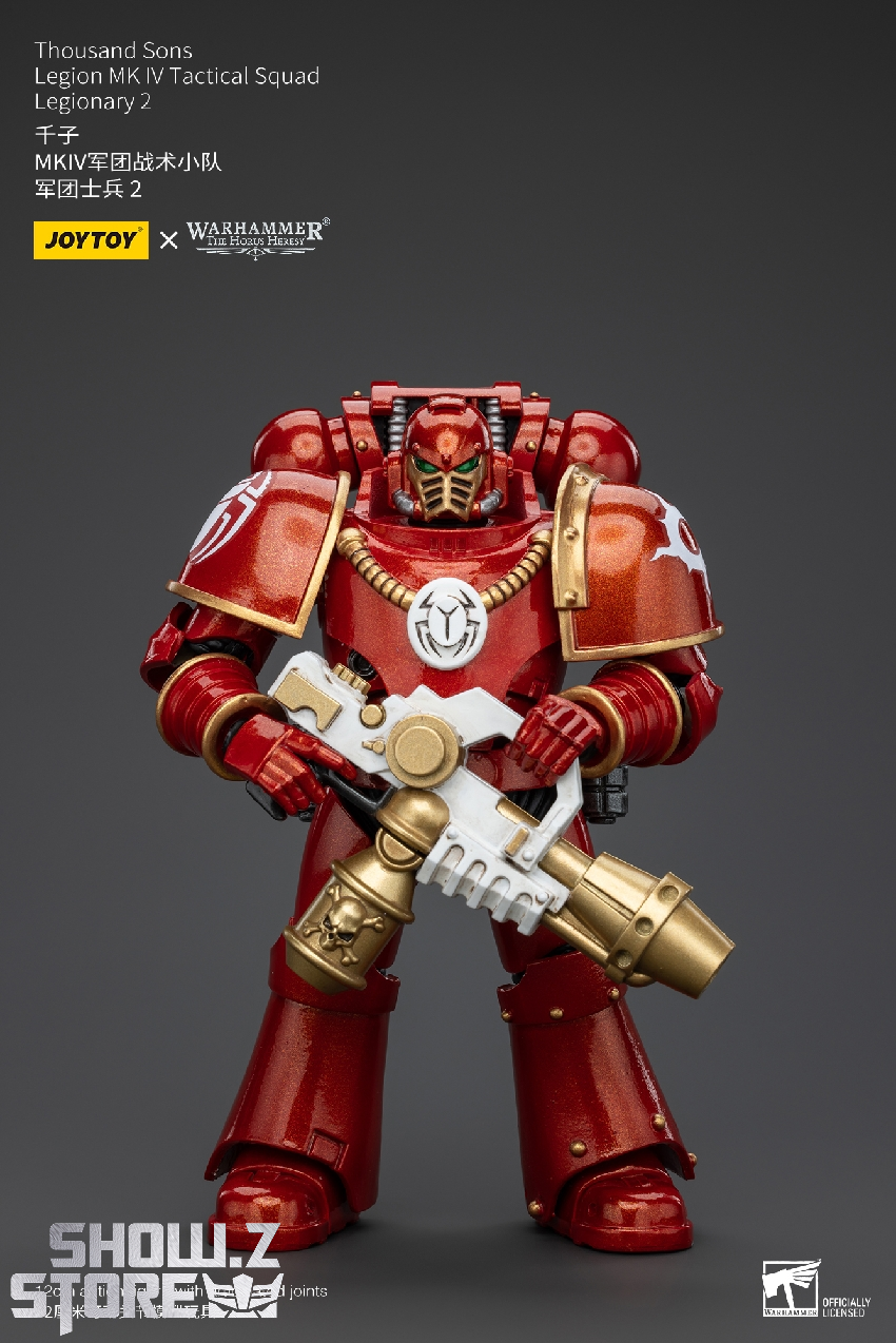 Marine in powerful stance displaying heavy weapons and ornamental armor plating Marine in powerful stance displaying heavy weapons and ornamental armor plating