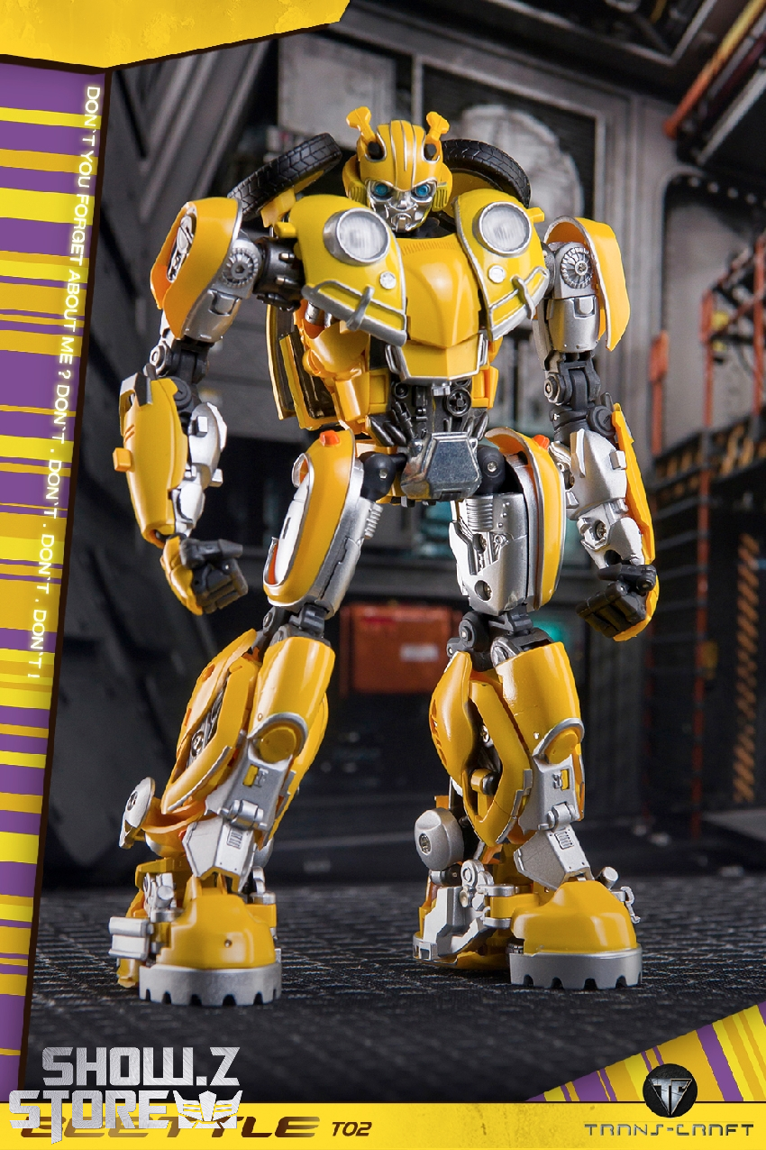 Yellow black robot arm extended large claw weapon detail Yellow black robot arm extended large claw weapon detail