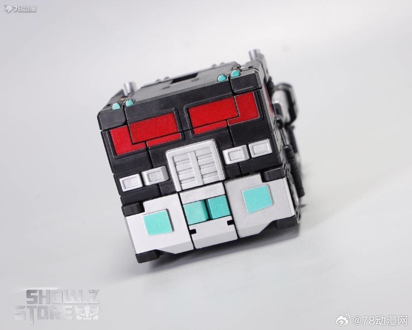 Magic Square MS-G04B Truck Boy Optimus Prime alt mode white blue color scheme Magic Square MS-G04B Truck Boy Optimus Prime alt mode white blue color scheme