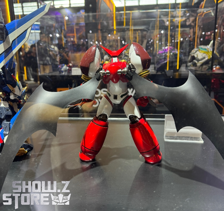 Blitzway Moshow Getter Robo Armageddon Shin Getter on display stand Blitzway Moshow Getter Robo Armageddon Shin Getter on display stand