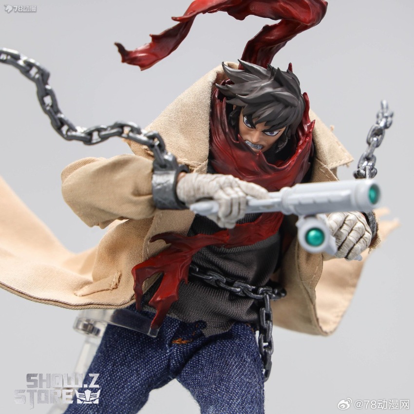 Detailed Ryoma action figure with white gloves holding silver guns and chain Detailed Ryoma action figure with white gloves holding silver guns and chain