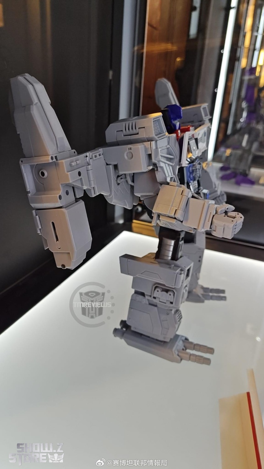 FansHobby Energon Optimus Prime white red robot display case FansHobby Energon Optimus Prime white red robot display case