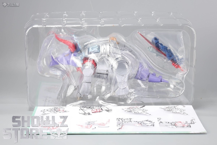 Gorgo Slag robot dinosaur mode displaying horns and frills Gorgo Slag robot dinosaur mode displaying horns and frills