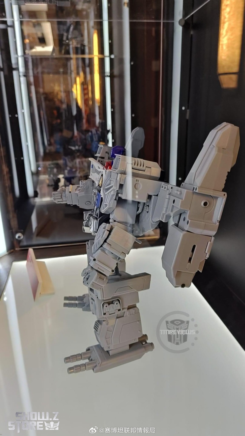 FansHobby Energon Optimus Prime white red robot side profile FansHobby Energon Optimus Prime white red robot side profile