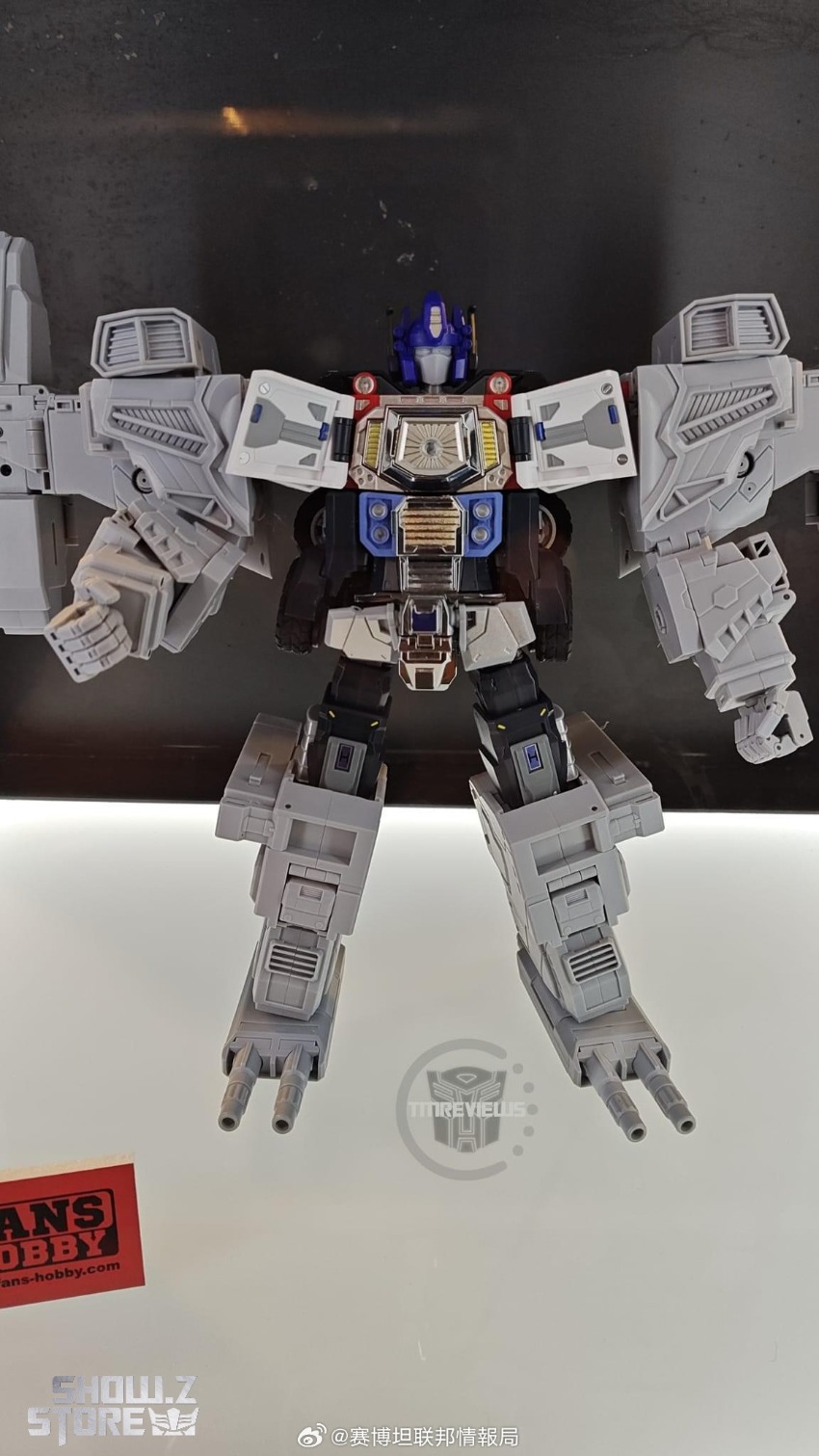 FansHobby Energon Optimus Prime white red robot forward action FansHobby Energon Optimus Prime white red robot forward action