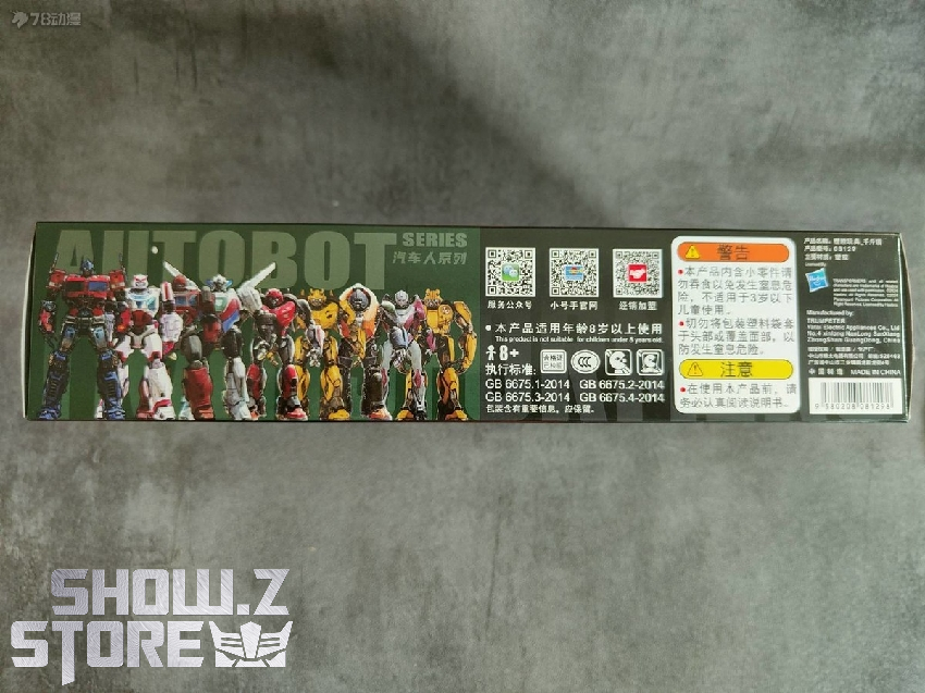 Trumpeter Wheeljack grey robot with staff weapon displayed Trumpeter Wheeljack grey robot with staff weapon displayed
