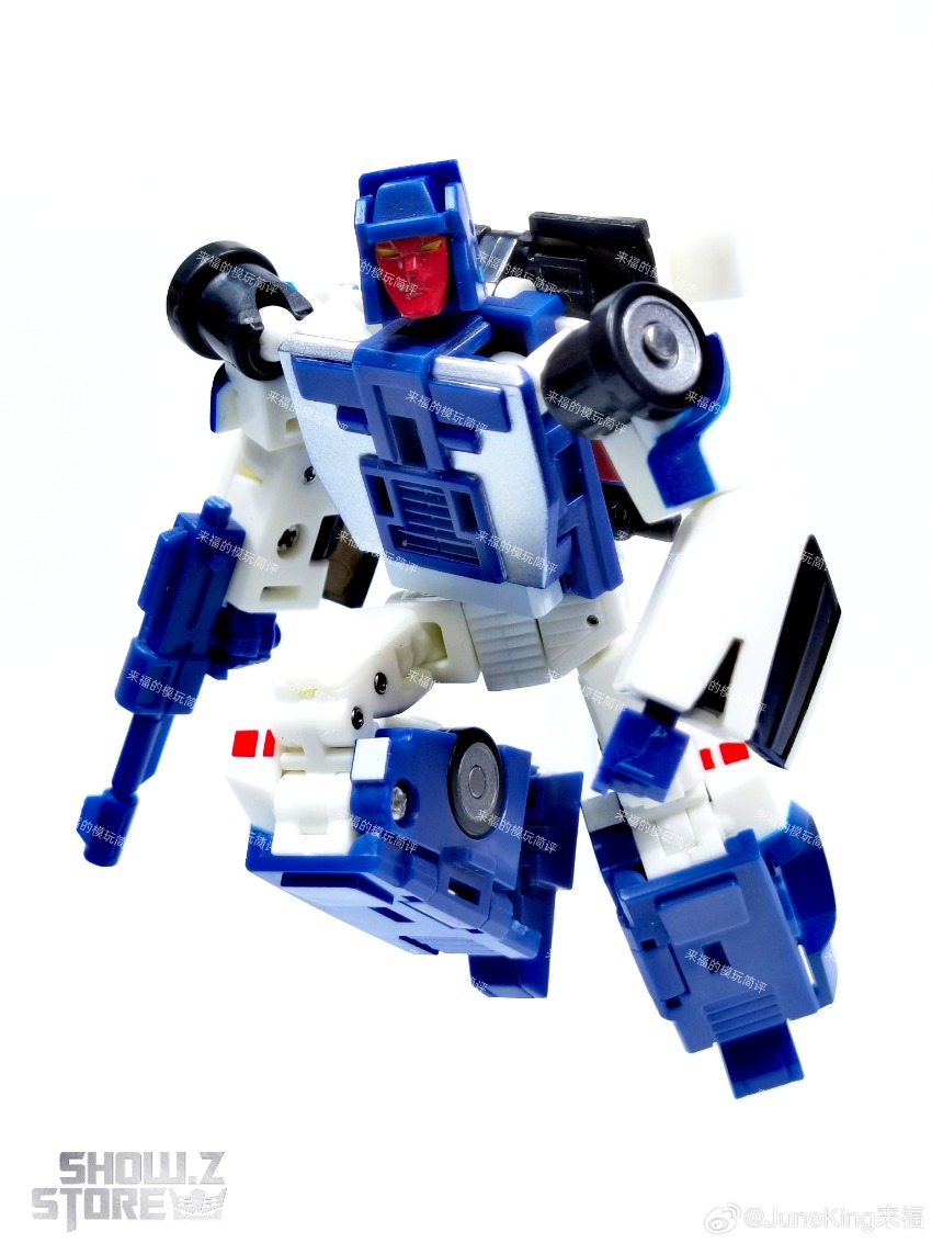 Coyote Breakdown red robot motion effect rocky terrain display Coyote Breakdown red robot motion effect rocky terrain display