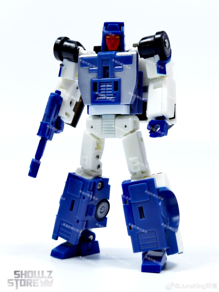 Rising Force RF-L04 Coyote Breakdown red robot standing upright Rising Force RF-L04 Coyote Breakdown red robot standing upright