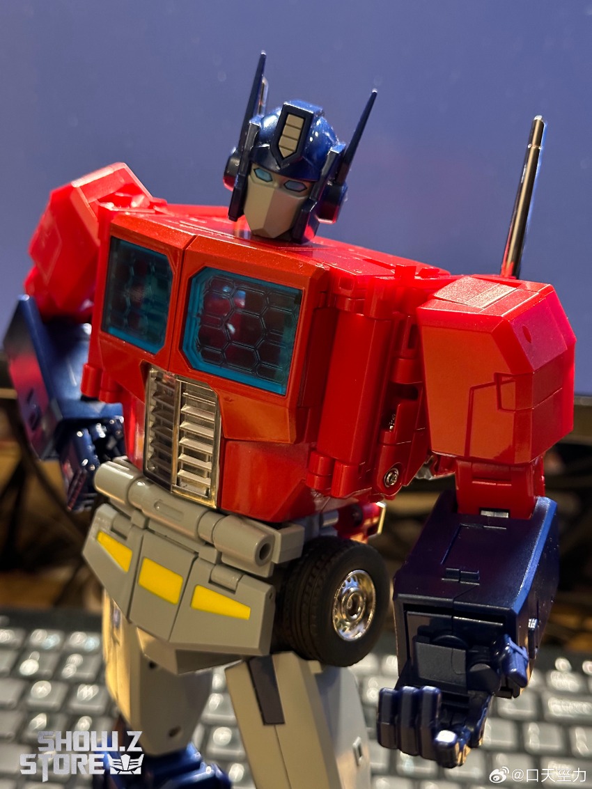 KFC Toys Raijin red blue combiner robot with multiple parts KFC Toys Raijin red blue combiner robot with multiple parts
