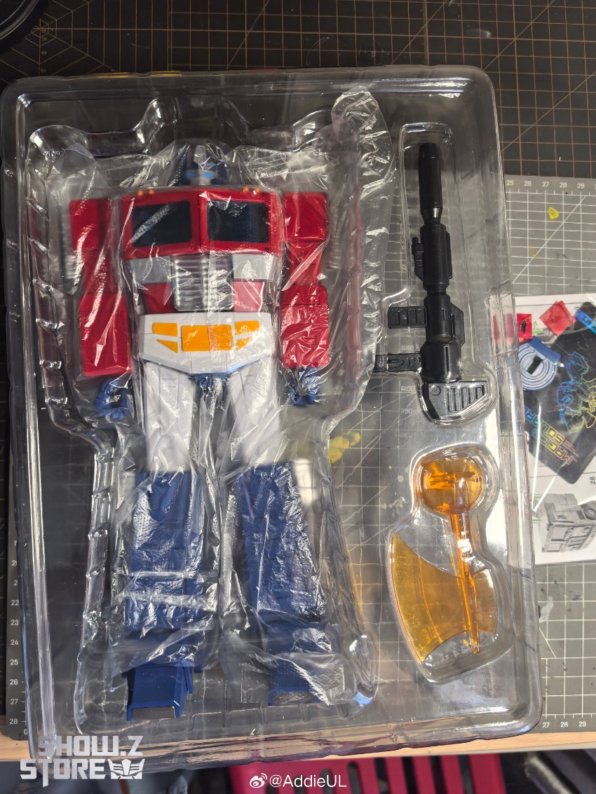 Optimus Prime transformation parts assembly display overview Optimus Prime transformation parts assembly display overview