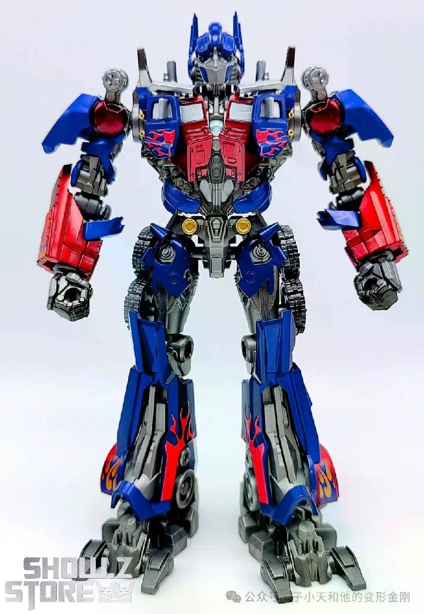Packaged collectible featuring Prime and Megatron iconic duo Packaged collectible featuring Prime and Megatron iconic duo