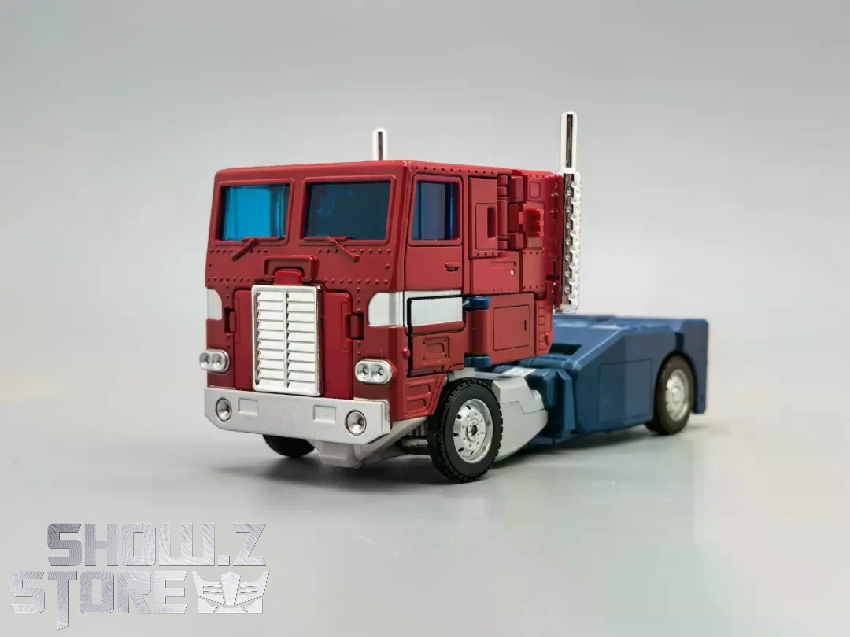 Assembled Masterpiece Ginrai robot in red and blue coloring Assembled Masterpiece Ginrai robot in red and blue coloring