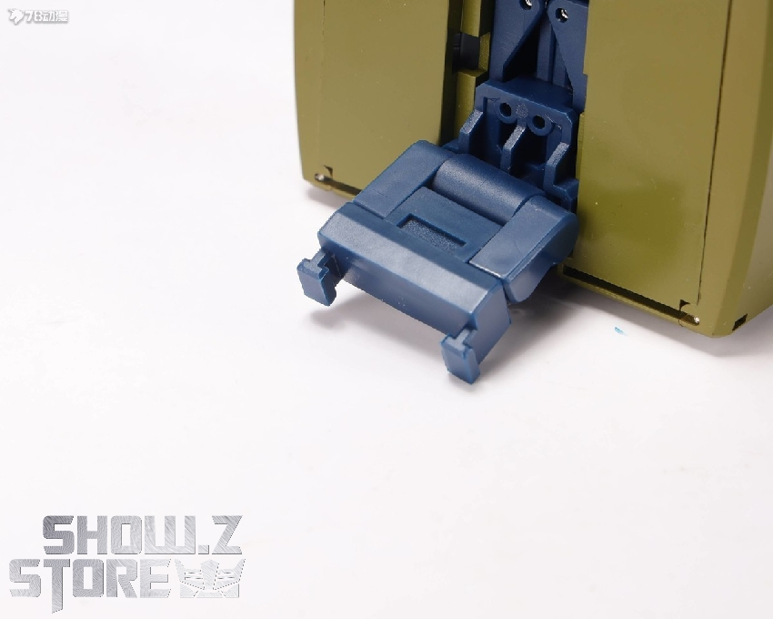 Masterpiece-style robot with detailed armor engineering paint applications Masterpiece-style robot with detailed armor engineering paint applications
