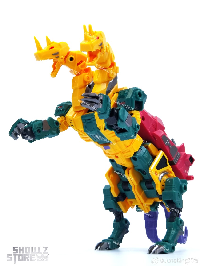 Alternative beast mode configuration showing complete combiner articulation Alternative beast mode configuration showing complete combiner articulation