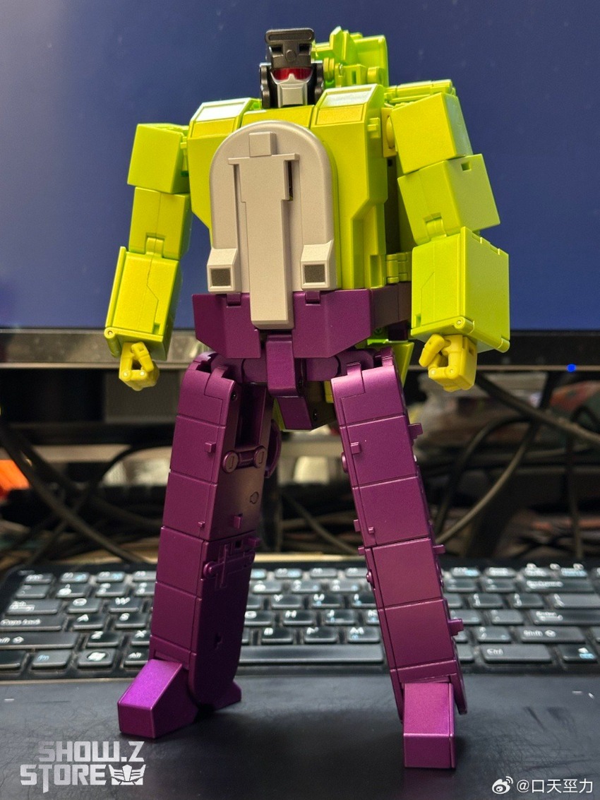 Yellow Transformers FT-32B Wright Scavenger construction vehicle robot mode front Yellow Transformers FT-32B Wright Scavenger construction vehicle robot mode front