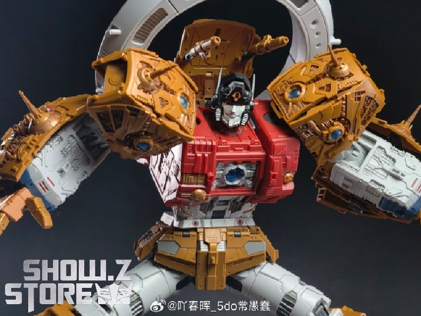 Golden bronze transformer robot red black armor detail Golden bronze transformer robot red black armor detail
