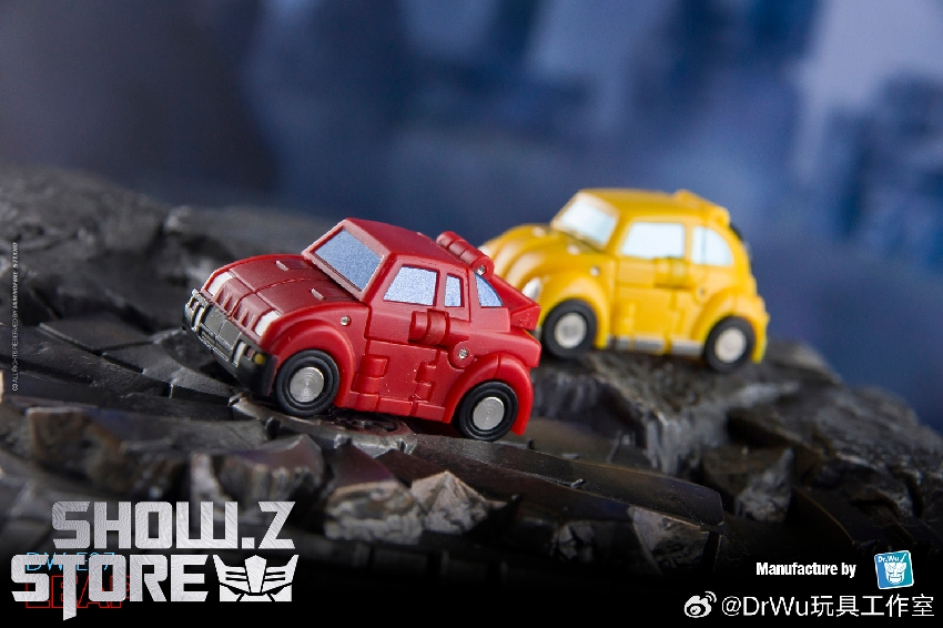 DW-E37 red car DW-E38 yellow car transformer robots stylized rocky setup DW-E37 red car DW-E38 yellow car transformer robots stylized rocky setup