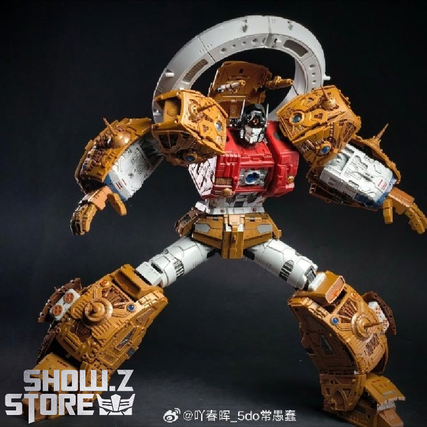 Golden bronze mechanical robot figure red cockpit standing pose display Golden bronze mechanical robot figure red cockpit standing pose display