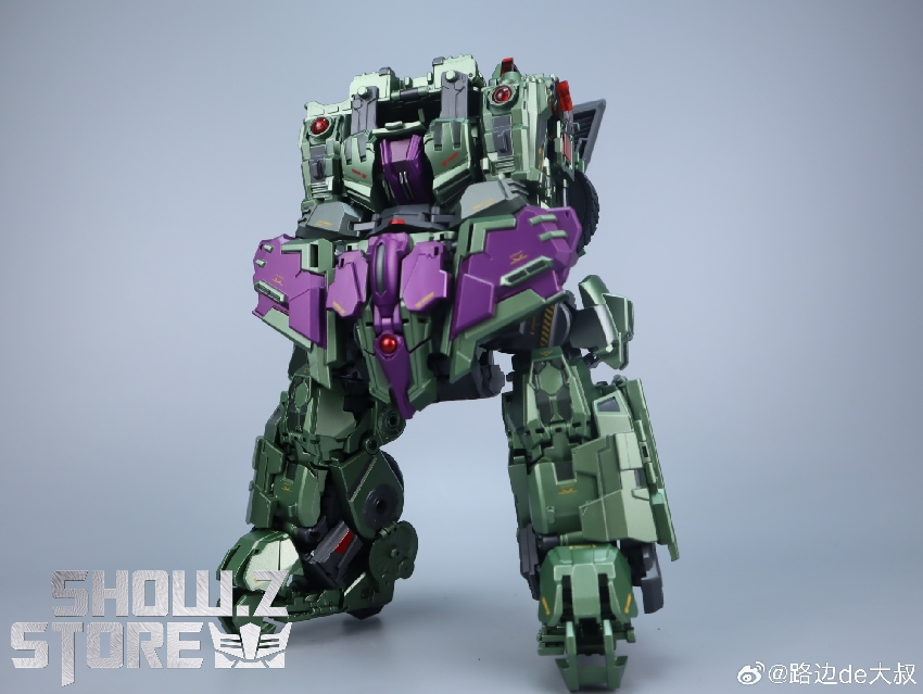 Long Haul robot warrior showing green camouflage purple silver details Long Haul robot warrior showing green camouflage purple silver details
