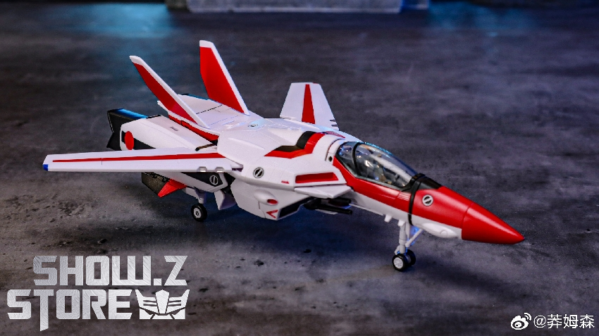 FG Model Macross VF1S God of Flame fighter jet displayed in red white blue colorway FG Model Macross VF1S God of Flame fighter jet displayed in red white blue colorway