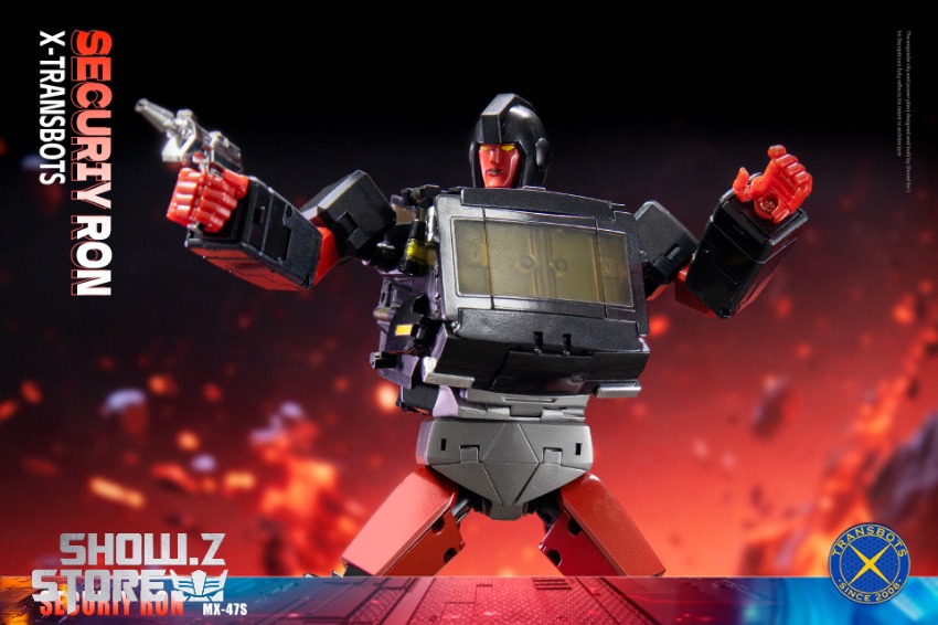 Ironhide robot with articulated armor panels and dual weapon systems Ironhide robot with articulated armor panels and dual weapon systems