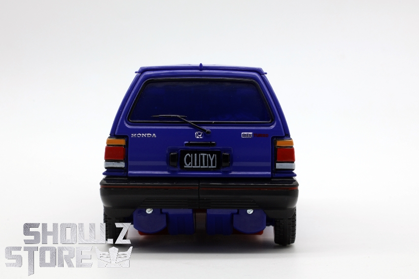 Masterpiece RT-05 figure vehicle mode opening rear doors detailed interior Masterpiece RT-05 figure vehicle mode opening rear doors detailed interior