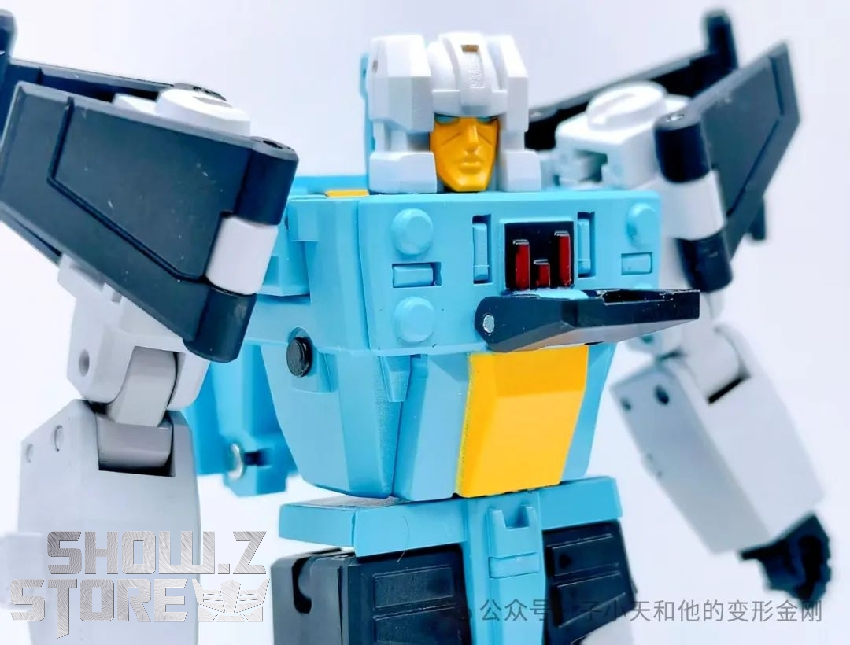 DX9 Mini transformation robot detailed head design articulation DX9 Mini transformation robot detailed head design articulation