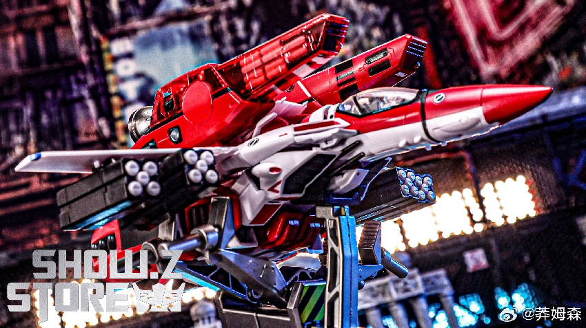 Multiple angles showing red and white Macross VF1S fighter aircraft model details Multiple angles showing red and white Macross VF1S fighter aircraft model details