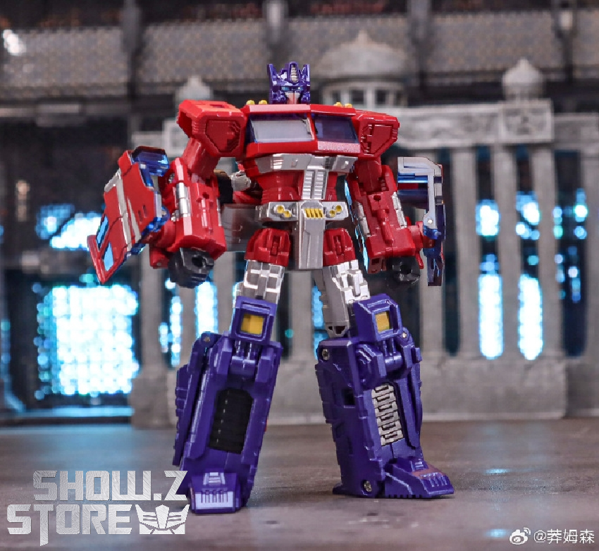 Red blue Optimus Prime classic transformation robot detailed design Red blue Optimus Prime classic transformation robot detailed design