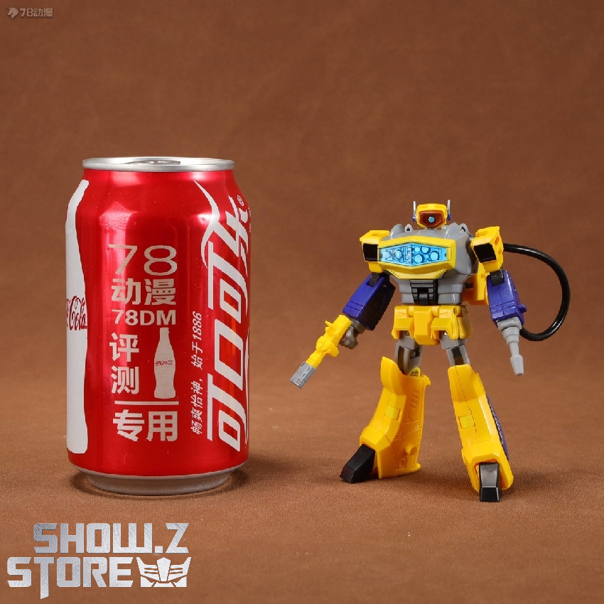 Blue and yellow robot warrior figure intricate joint articulation accessories Blue and yellow robot warrior figure intricate joint articulation accessories