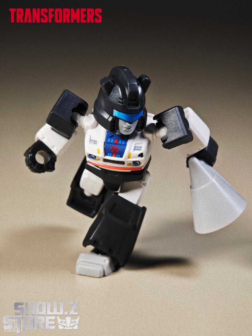 White blue Transformers Blokees Defender robot black accessories shown White blue Transformers Blokees Defender robot black accessories shown